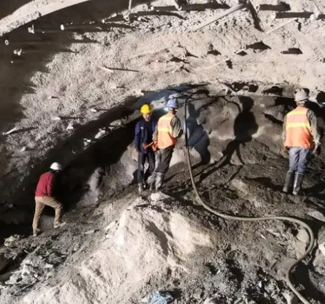 永春拱顶带模注浆料的施工流程及注意事项